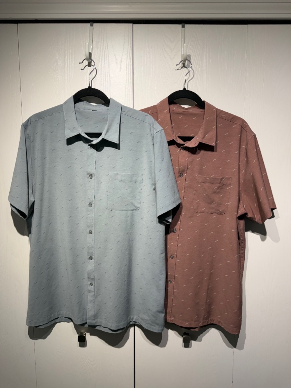 Vuori - Short Sleeve Bridge Button Down - XL - Lot of 2